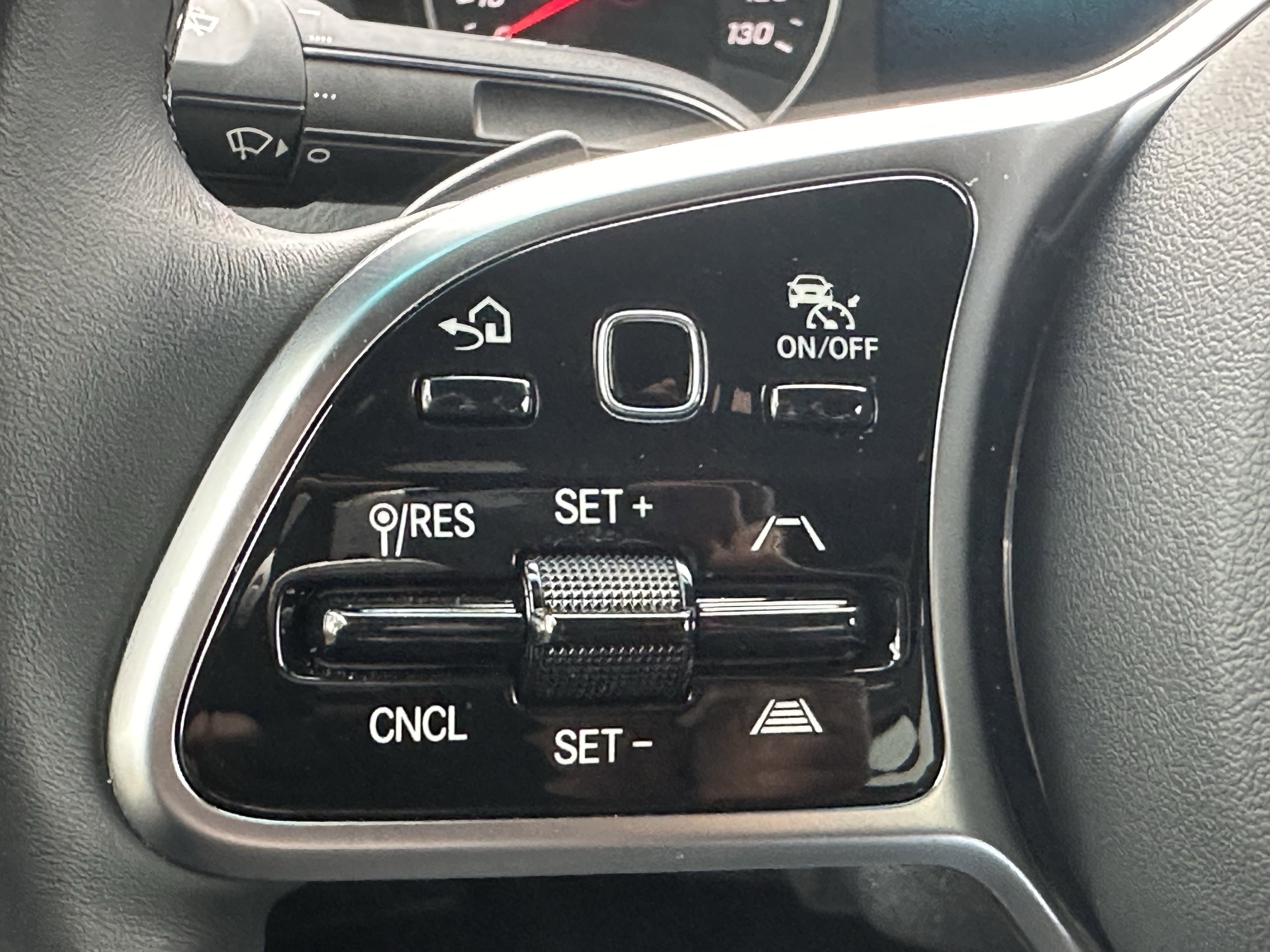 Used 2024 Mercedes-Benz Sprinter 2500 image 25