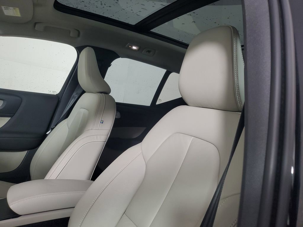 Used 2023 Volvo XC40 B5 Plus w/ Driver Assist Package image 25