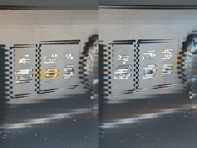 Used 2023 Toyota Highlander Limited image 32