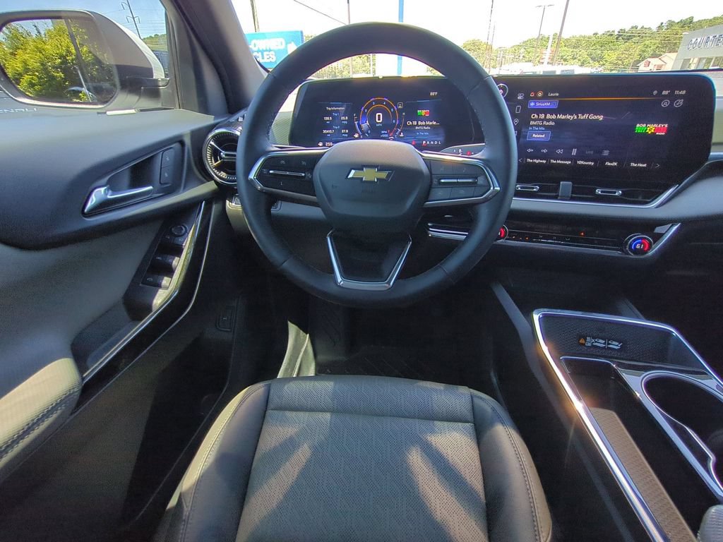 Used 2025 Chevrolet Equinox LT w/ Convenience Package II AWD/4WD image 18