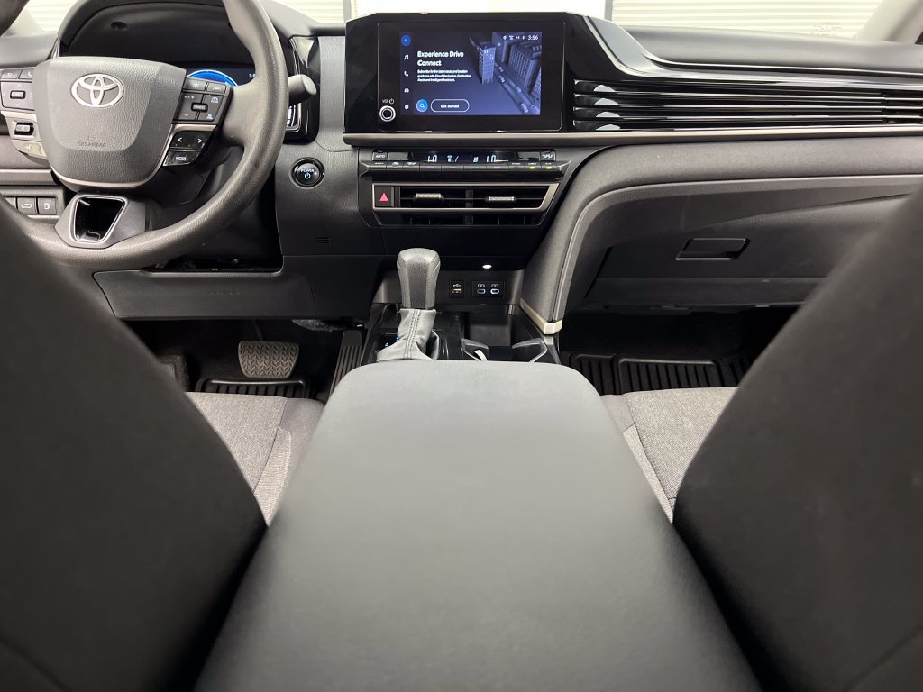 Used 2025 Toyota Camry LE FWD image 41