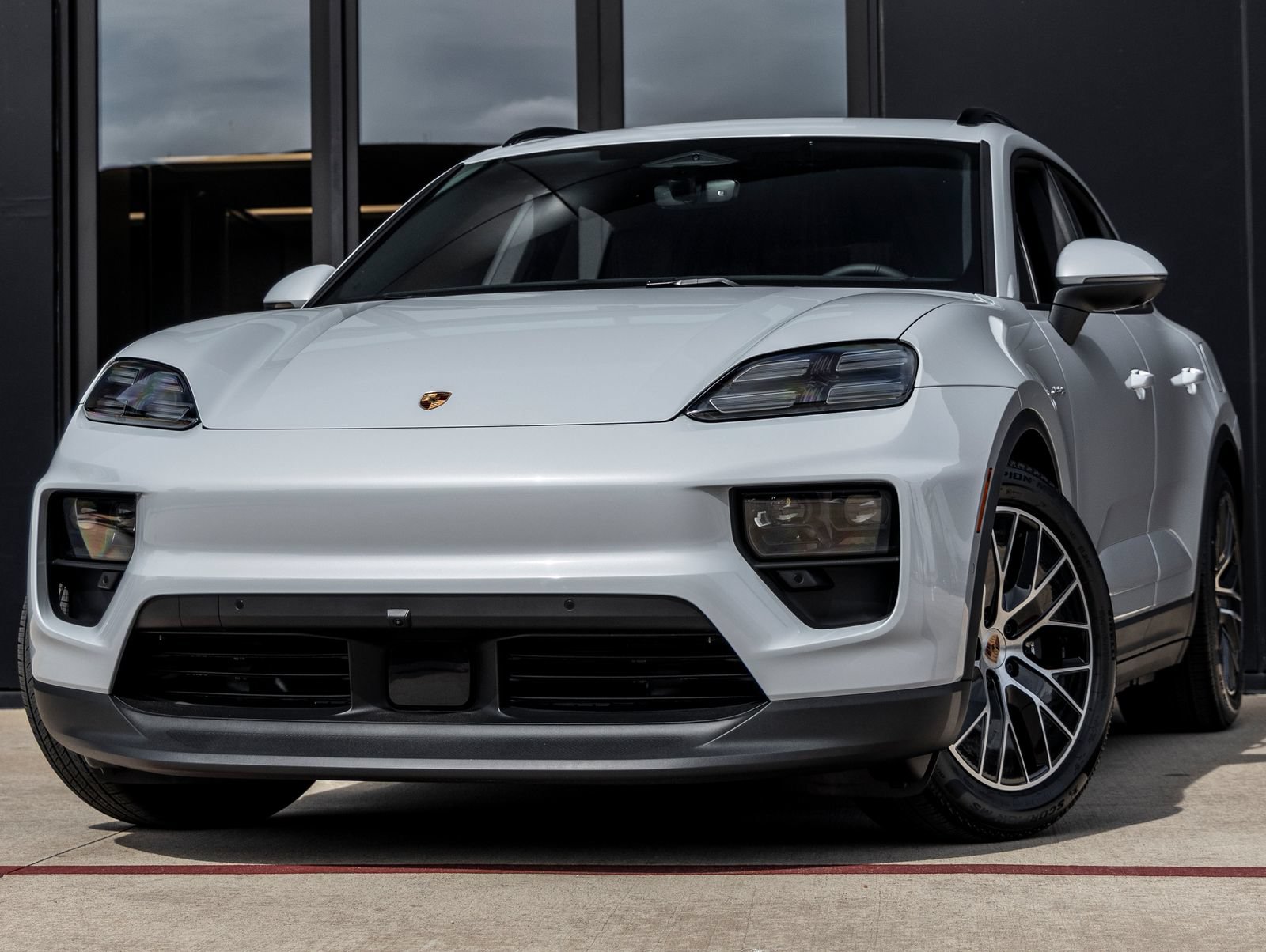 Certified 2026 Porsche Macan 4 Electric AWD/4WD image 1