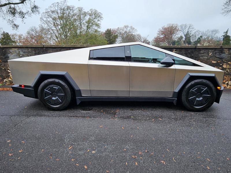 Used 2025 Tesla Cybertruck AWD Crew Cab image 10