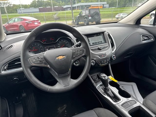 Used 2018 Chevrolet Cruze LT w/ Convenience Package FWD image 12