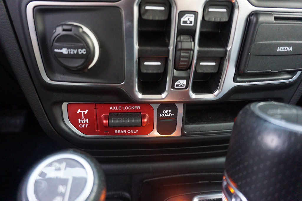 Used 2023 Jeep Gladiator Mojave w/ Trailer Tow Package AWD/4WD image 14
