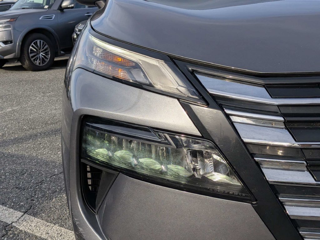Used 2025 Nissan Rogue SV AWD/4WD image 9