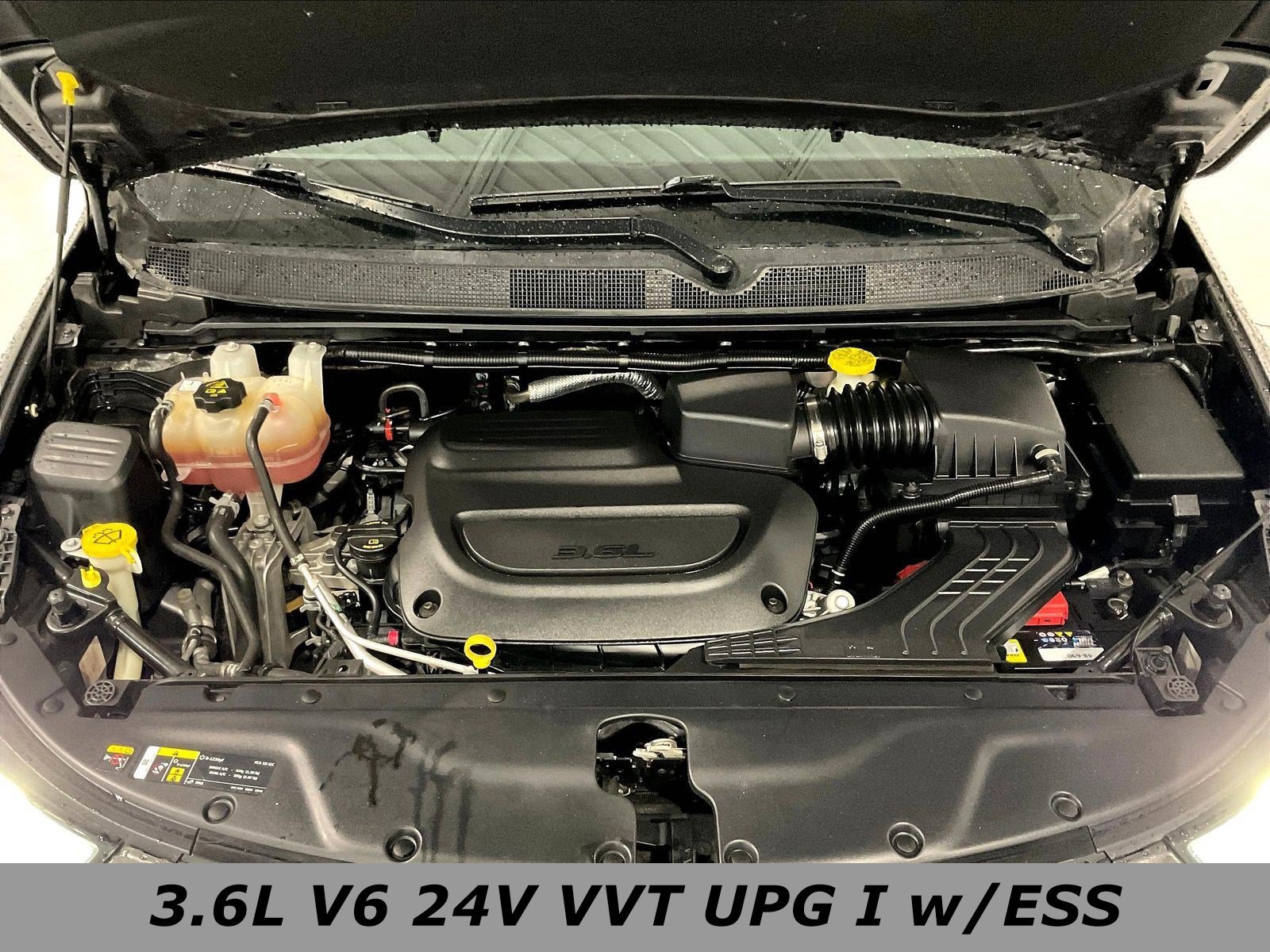 Used 2022 Chrysler Pacifica Limited w/ Uconnect Theater Family Group AWD/4WD image 29