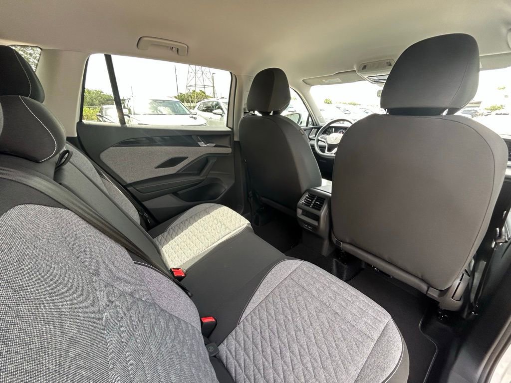 Used 2025 Volkswagen Tiguan S image 33