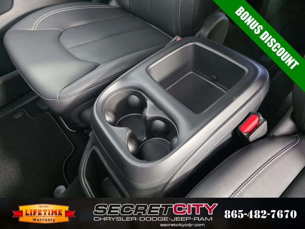 New 2026 Chrysler Voyager LX image 25