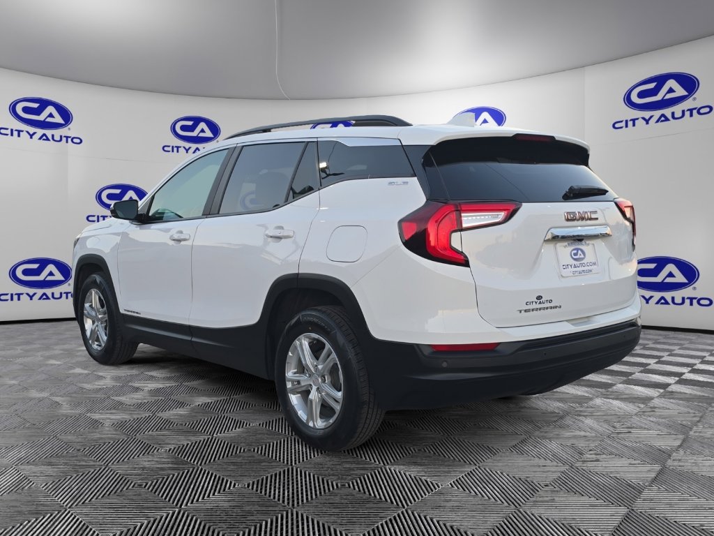 Used 2023 GMC Terrain SLE w/ Driver Convenience Package image 6