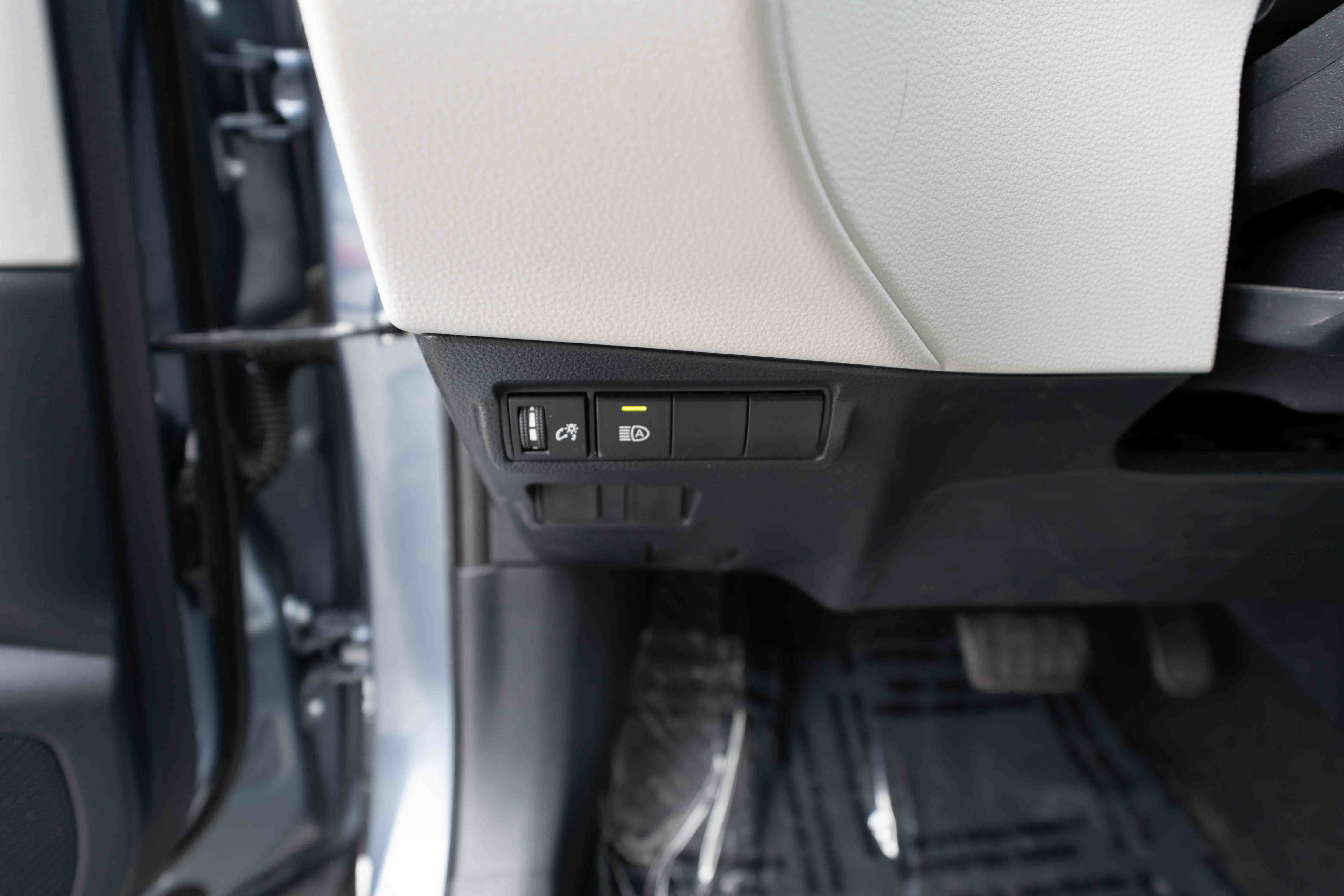 Used 2024 Toyota Corolla Cross LE image 11