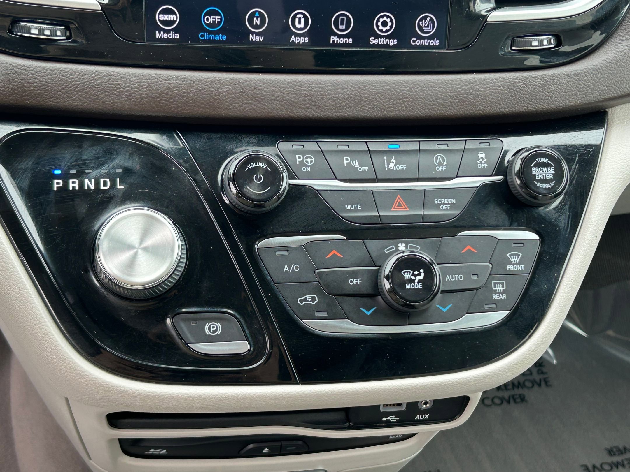 Used 2020 Chrysler Pacifica Touring-L Plus w/ Tire & Wheel Group image 23