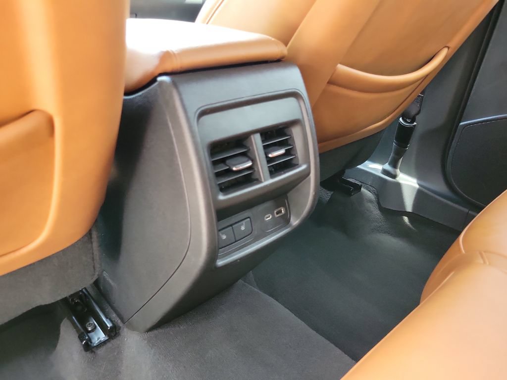Used 2021 Cadillac XT4 Premium Luxury FWD image 12