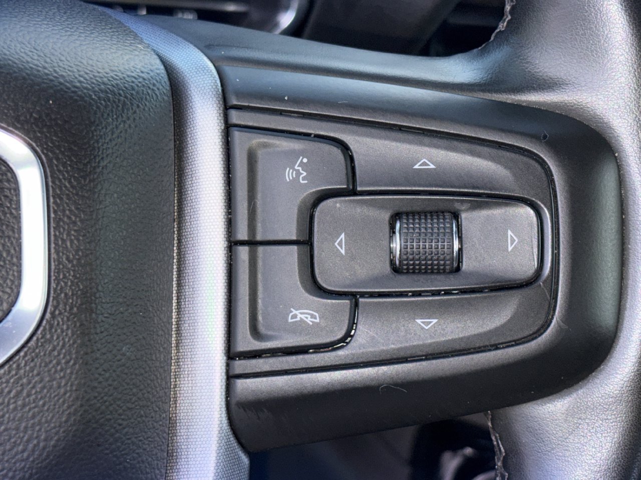 Used 2025 GMC Sierra 1500 SLT RWD image 9