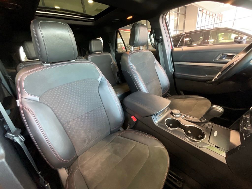 Used 2018 Ford Explorer XLT w/ Equipment Group 202A image 19