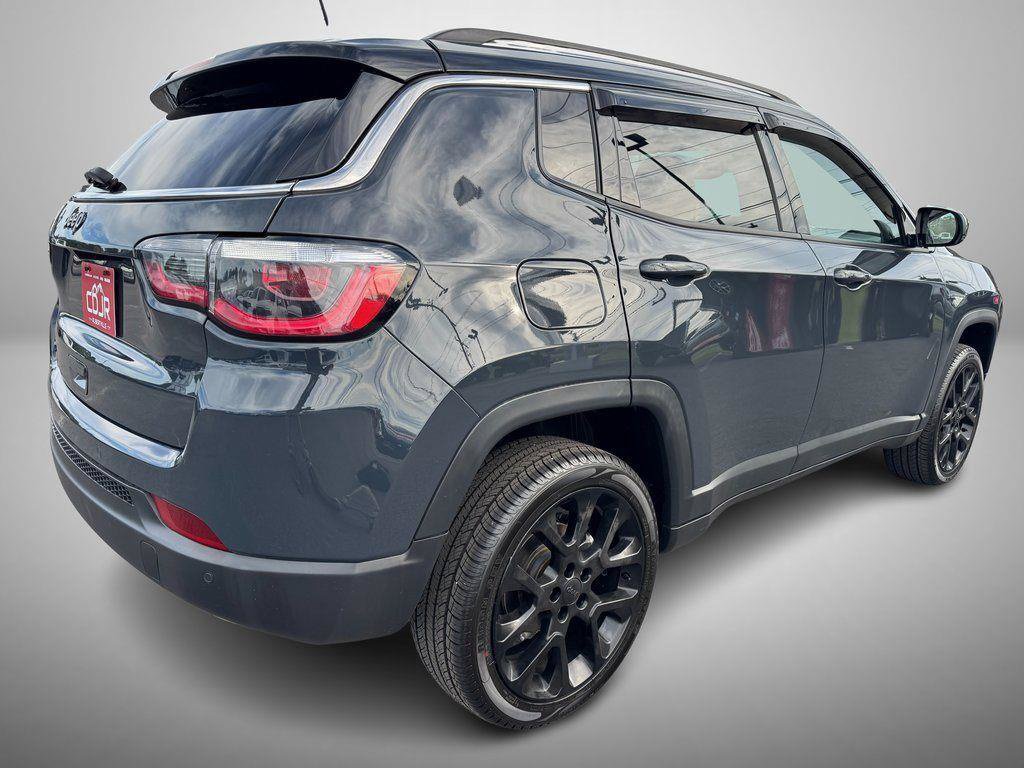 Used 2018 Jeep Compass Limited w/ Navigation Group AWD/4WD image 3
