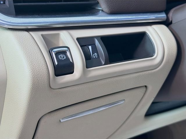 Used 2013 Cadillac XTS Luxury image 10