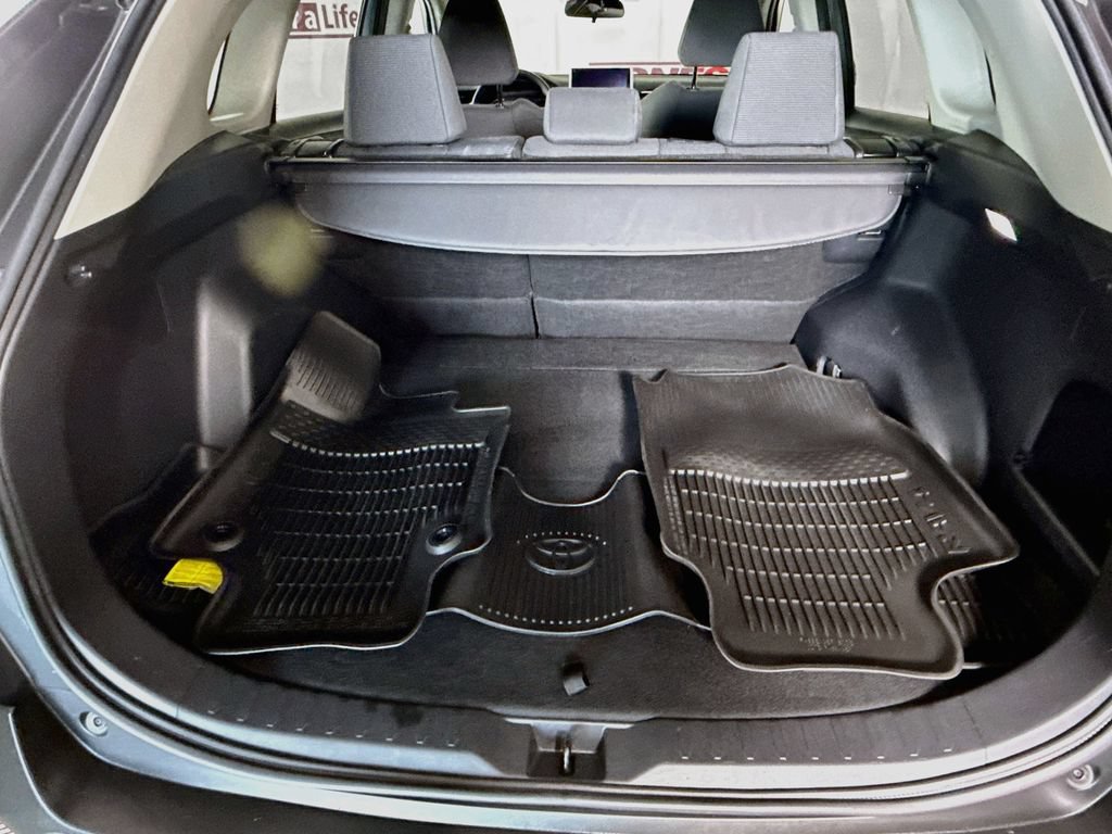 Certified 2023 Toyota RAV4 LE AWD/4WD image 27