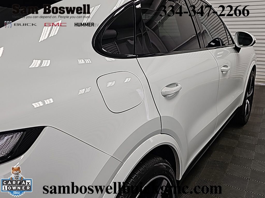 Used 2025 Porsche Cayenne Coupe image 9