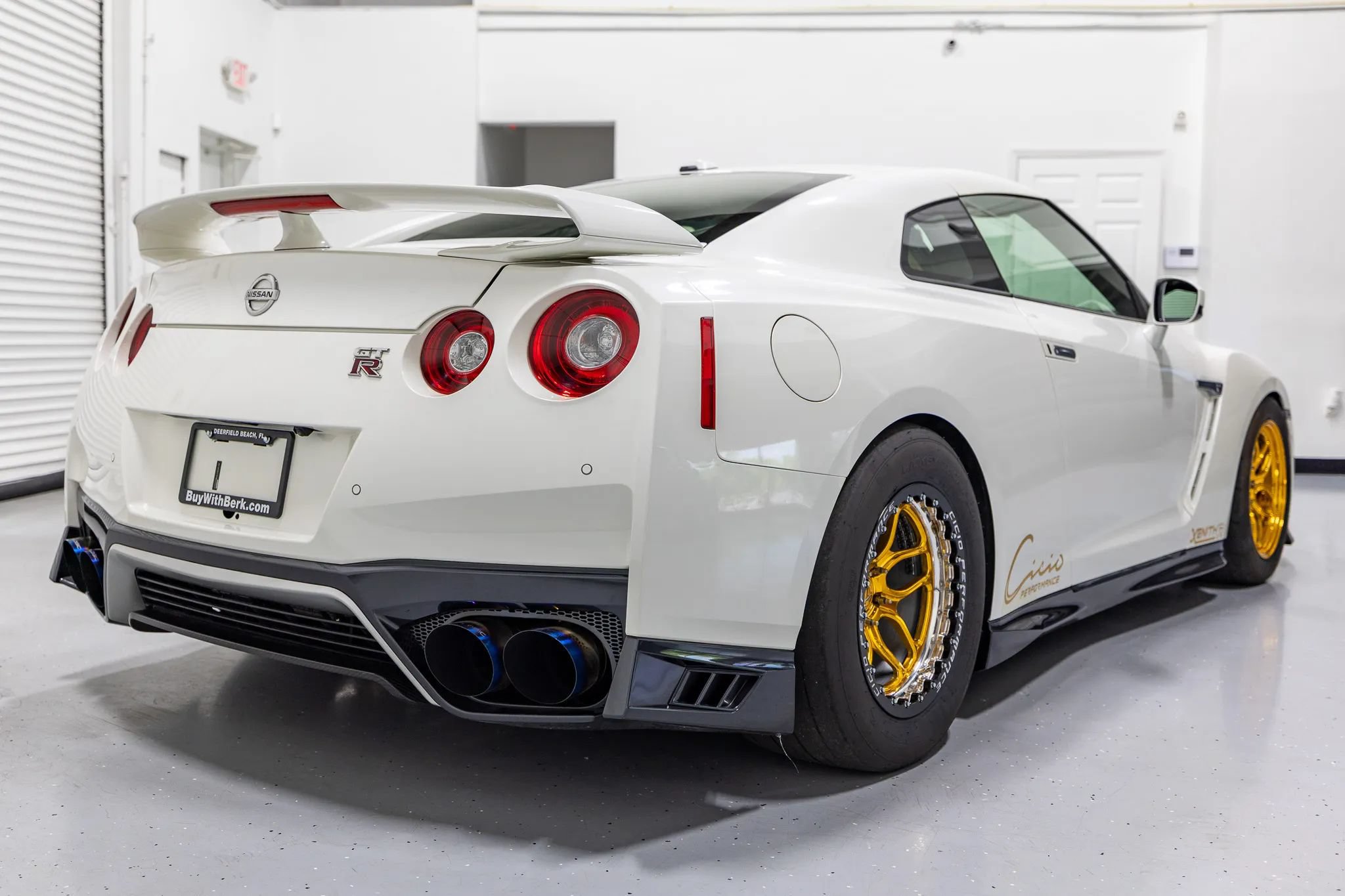 Used 2017 Nissan GT-R Premium w/ Premium Interior Package AWD/4WD image 25