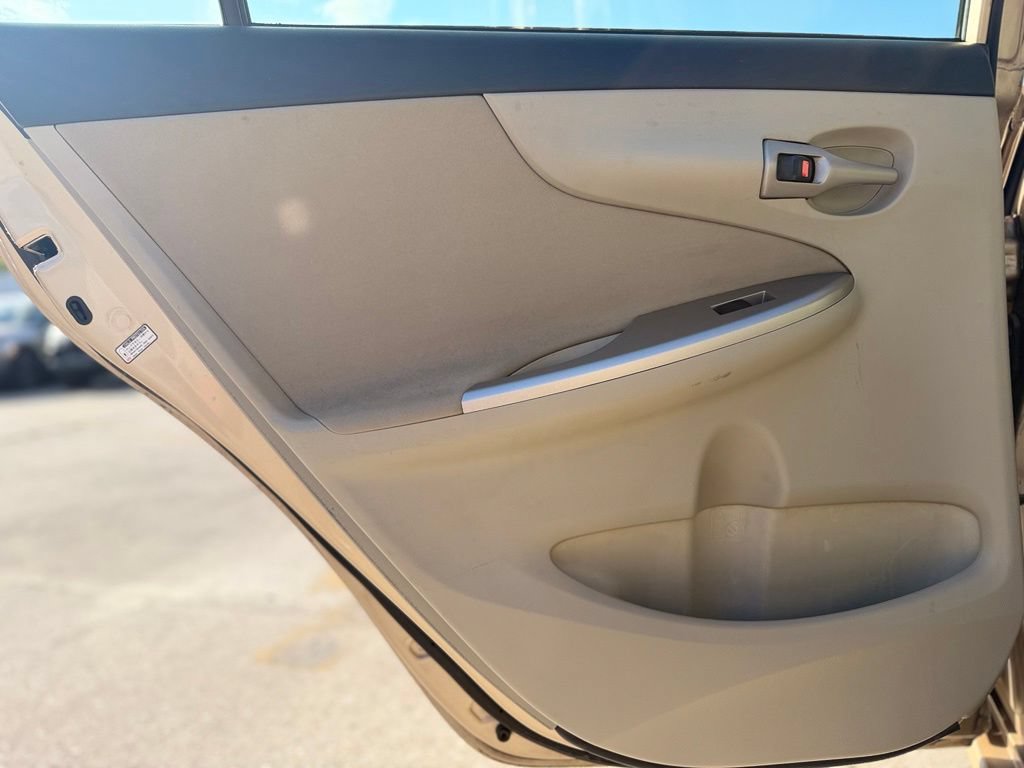 Used 2011 Toyota Corolla LE FWD image 19