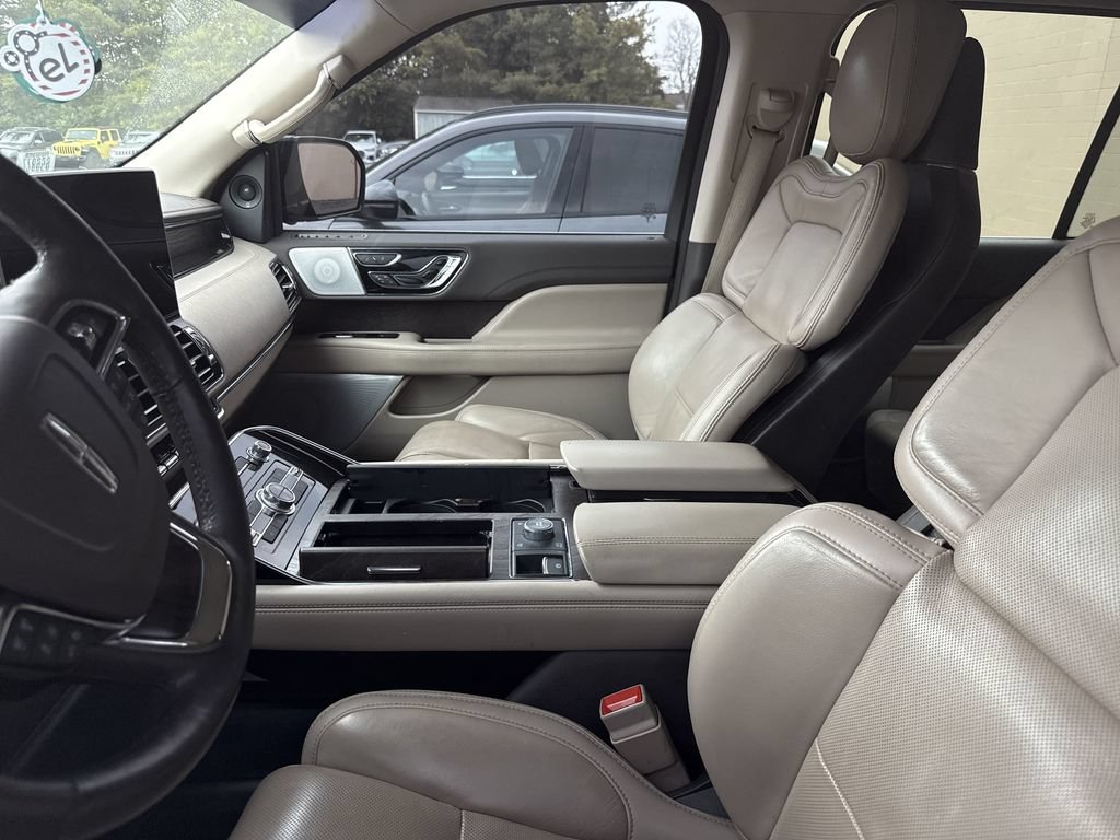 Certified 2023 Lincoln Navigator L Reserve AWD/4WD image 5