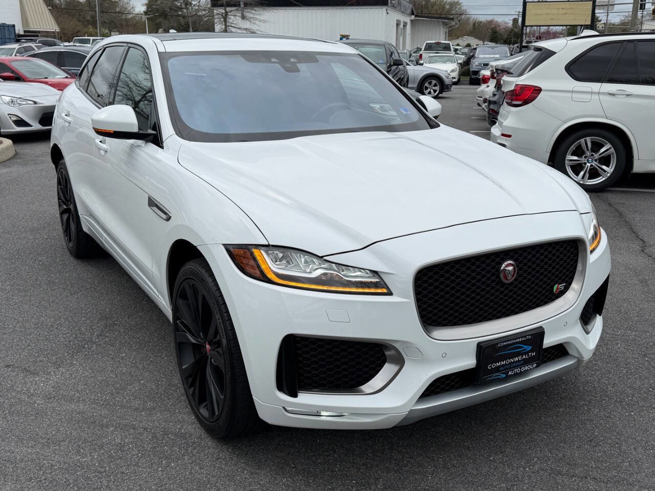 Used 2019 Jaguar F-PACE S image 3