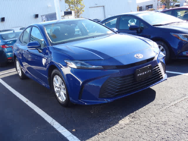 Used 2026 Toyota Camry LE AWD/4WD image 3
