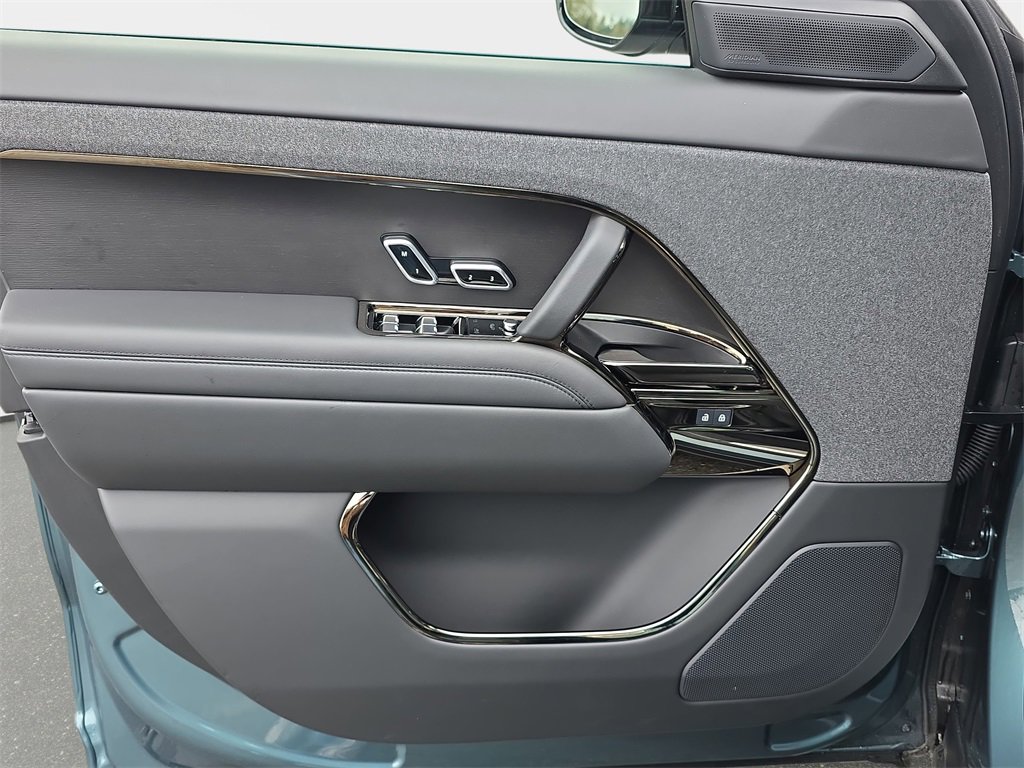 Used 2024 Land Rover Range Rover Sport SE image 28