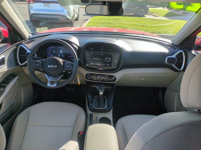 Certified 2025 Kia Soul LX w/ LX Technology Package FWD image 27