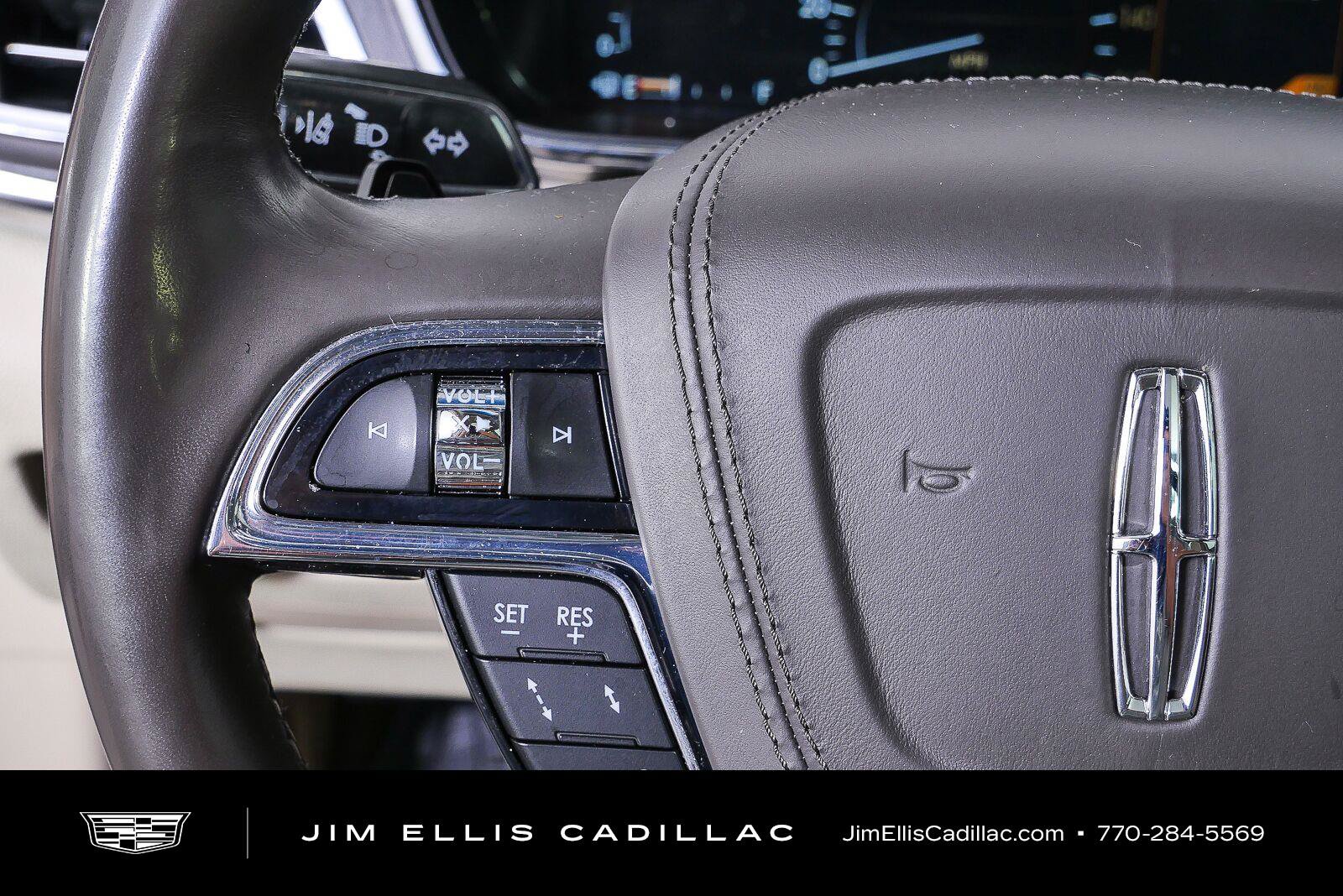 Used 2018 Lincoln Continental Reserve FWD image 11