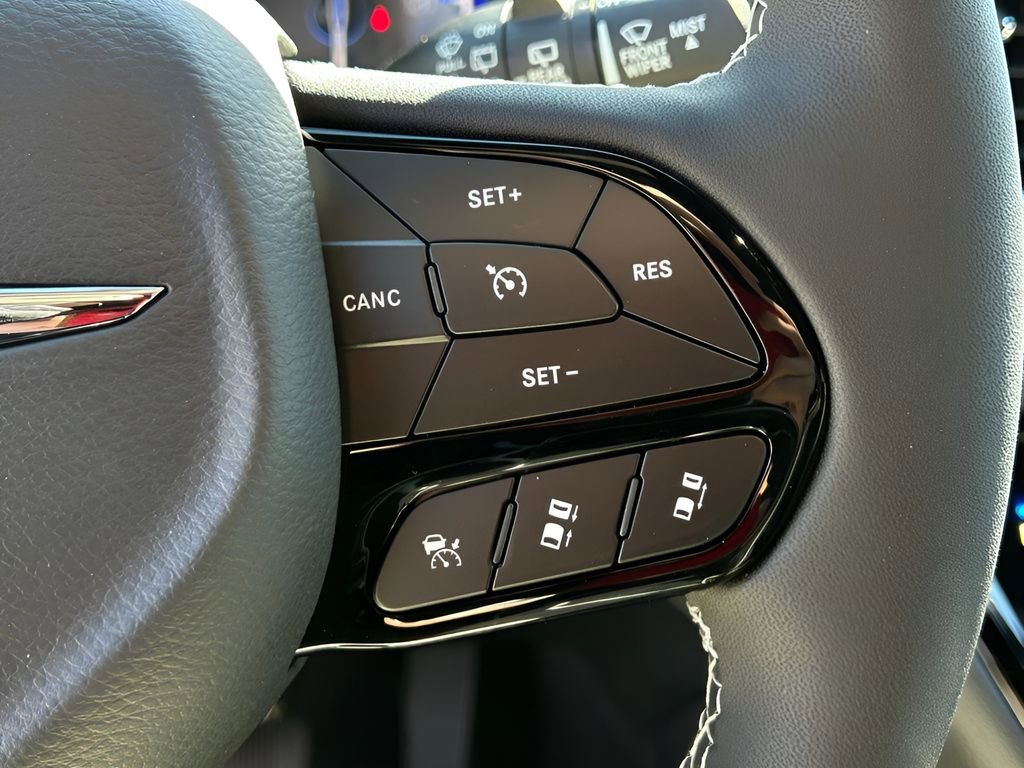 New 2026 Chrysler Pacifica Limited w/ Uconnect Theater Family Group image 20