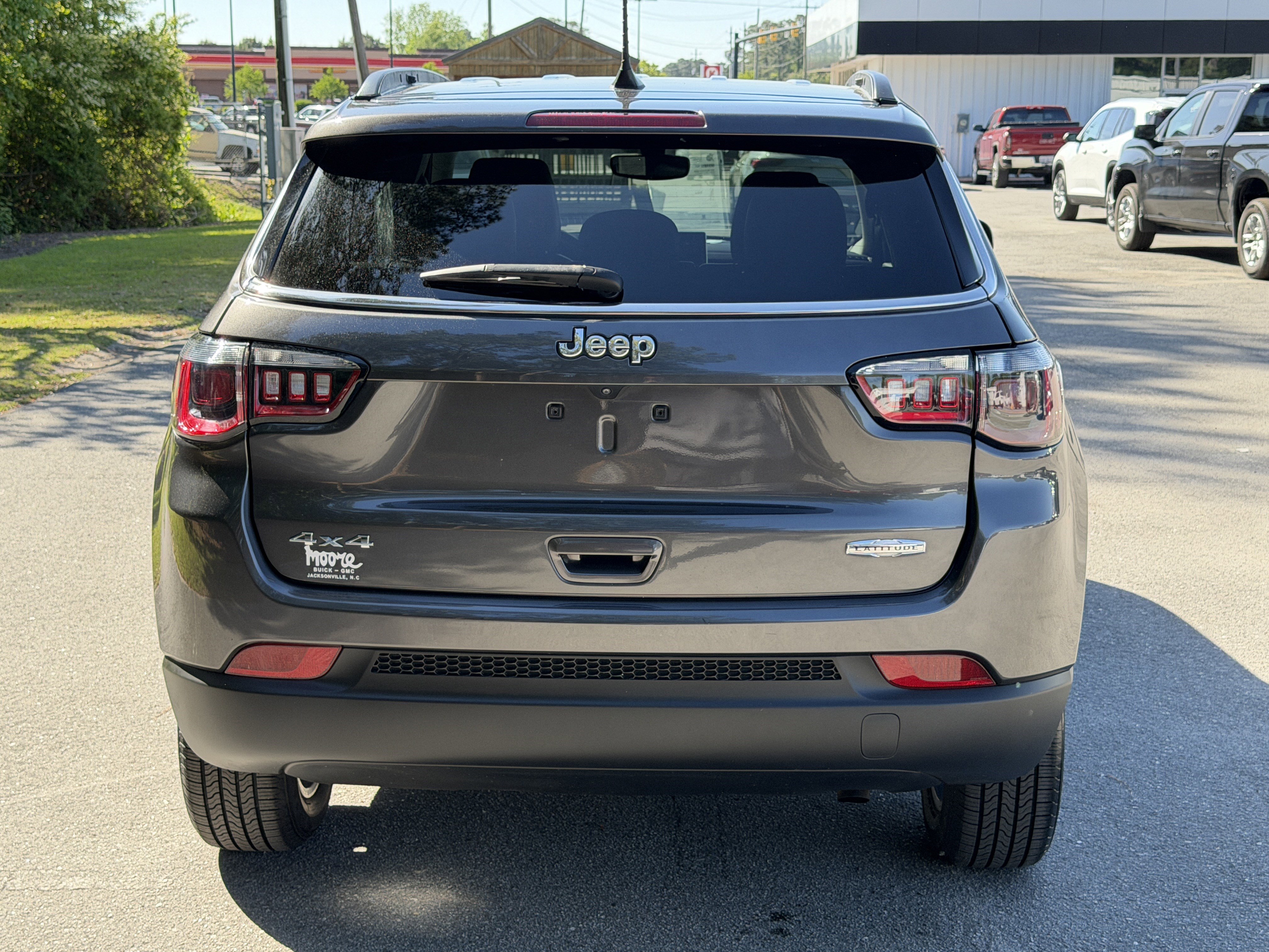 Used 2022 Jeep Compass Latitude AWD/4WD image 11