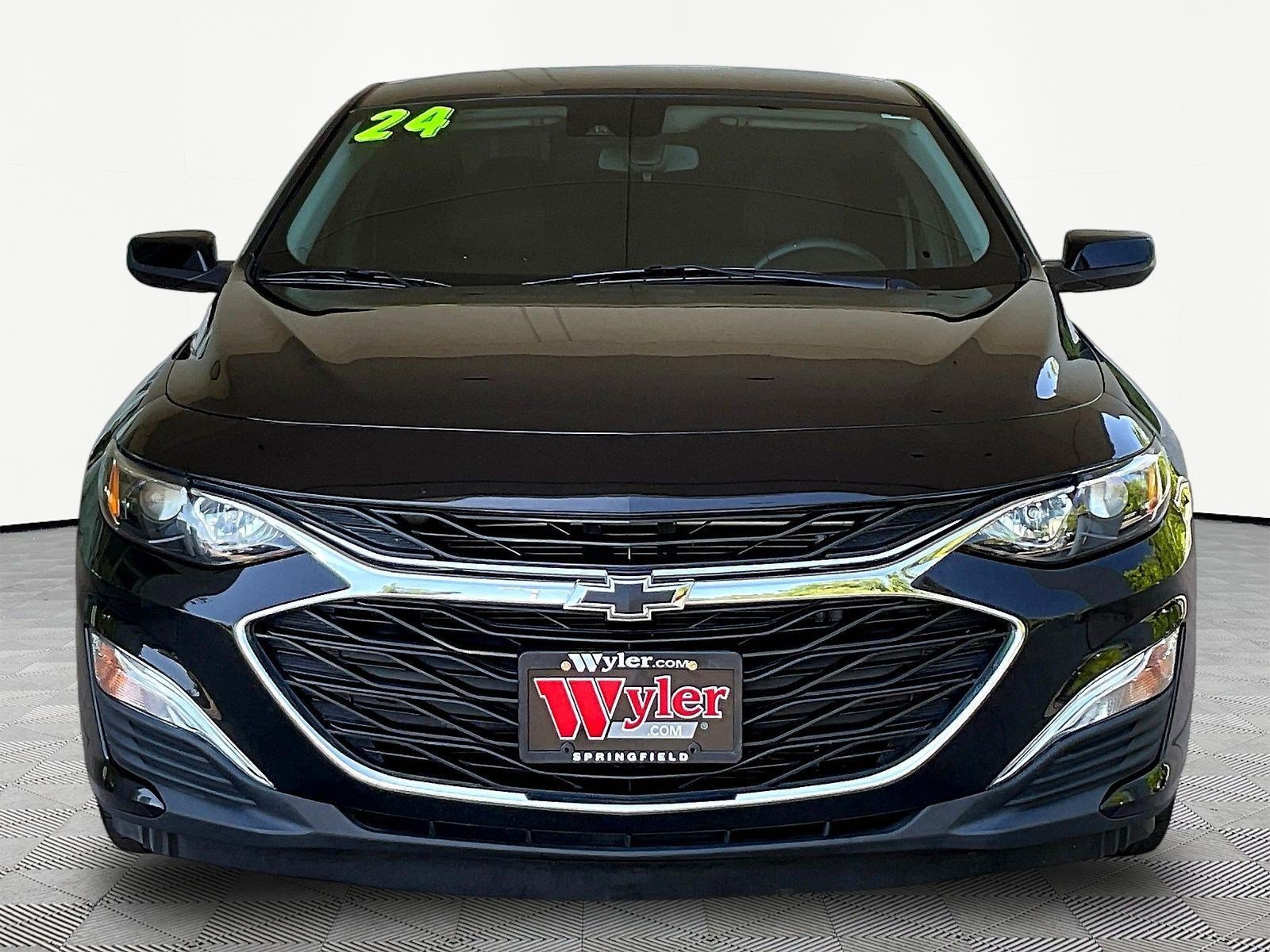 Used 2024 Chevrolet Malibu RS FWD image 2
