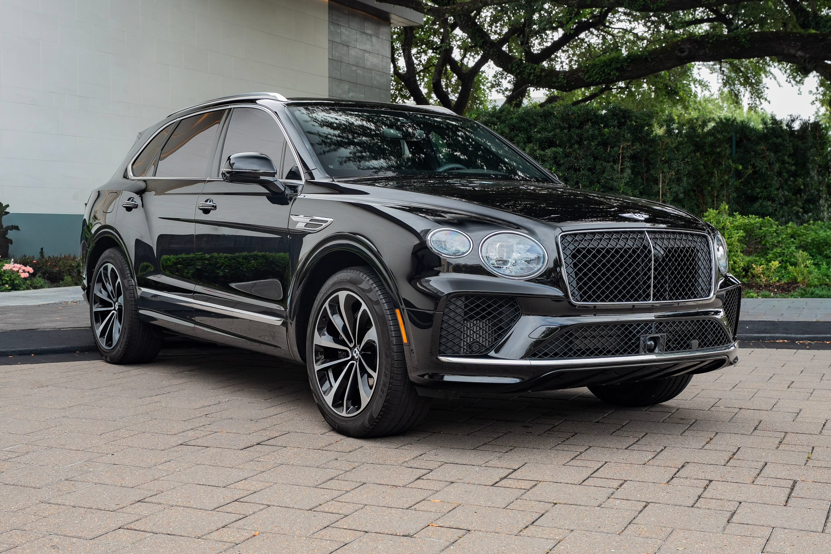 Certified 2024 Bentley Bentayga Plug-In Hybrid AWD/4WD image 13