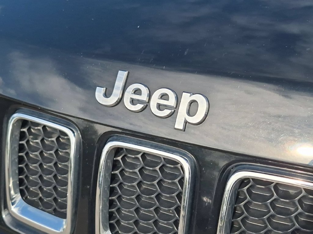 Used 2018 Jeep Compass Limited w/ Navigation Group AWD/4WD image 9
