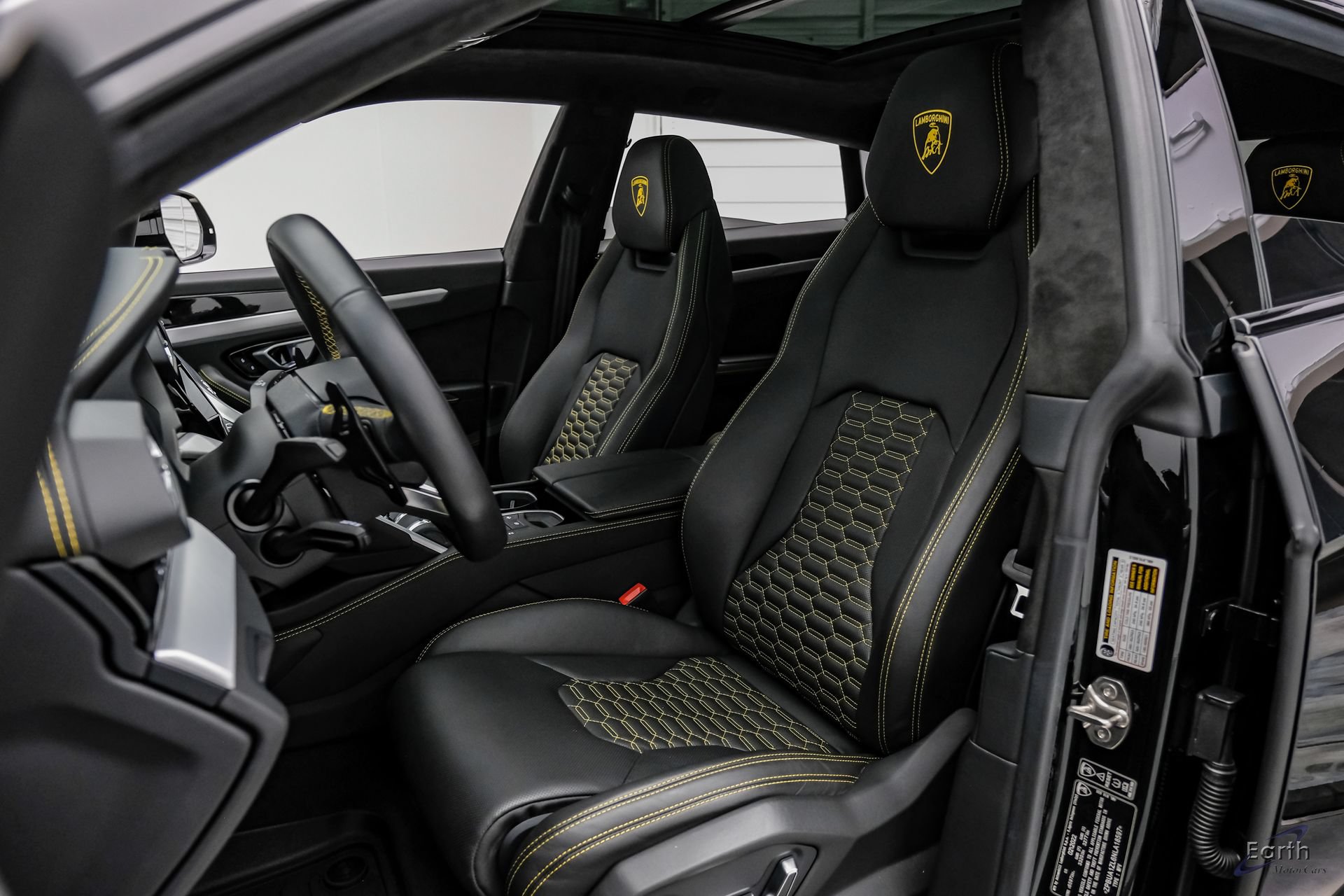Used 2022 Lamborghini Urus AWD/4WD image 37