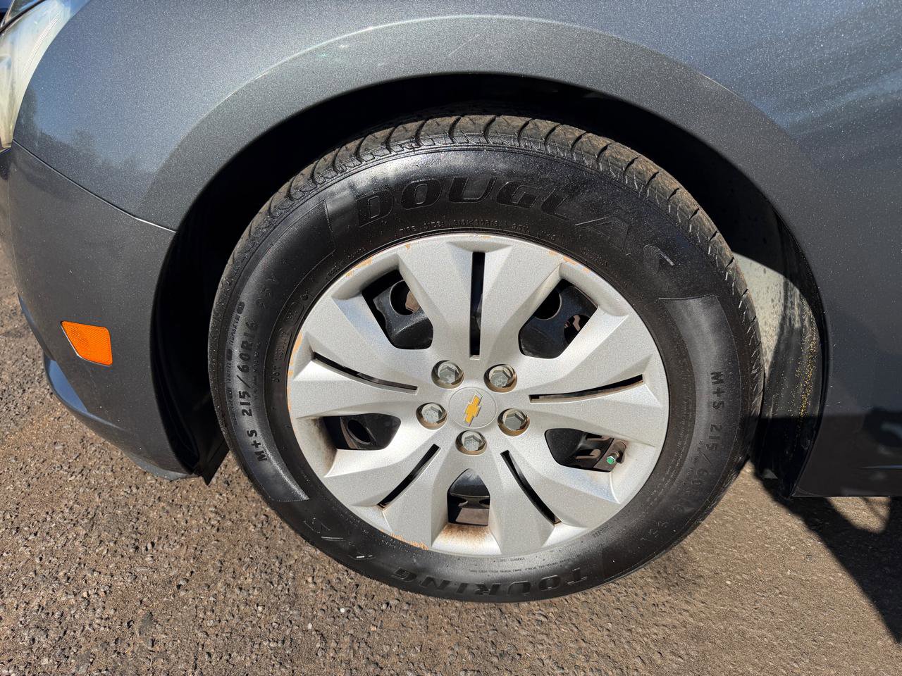 Used 2013 Chevrolet Cruze LS FWD image 24