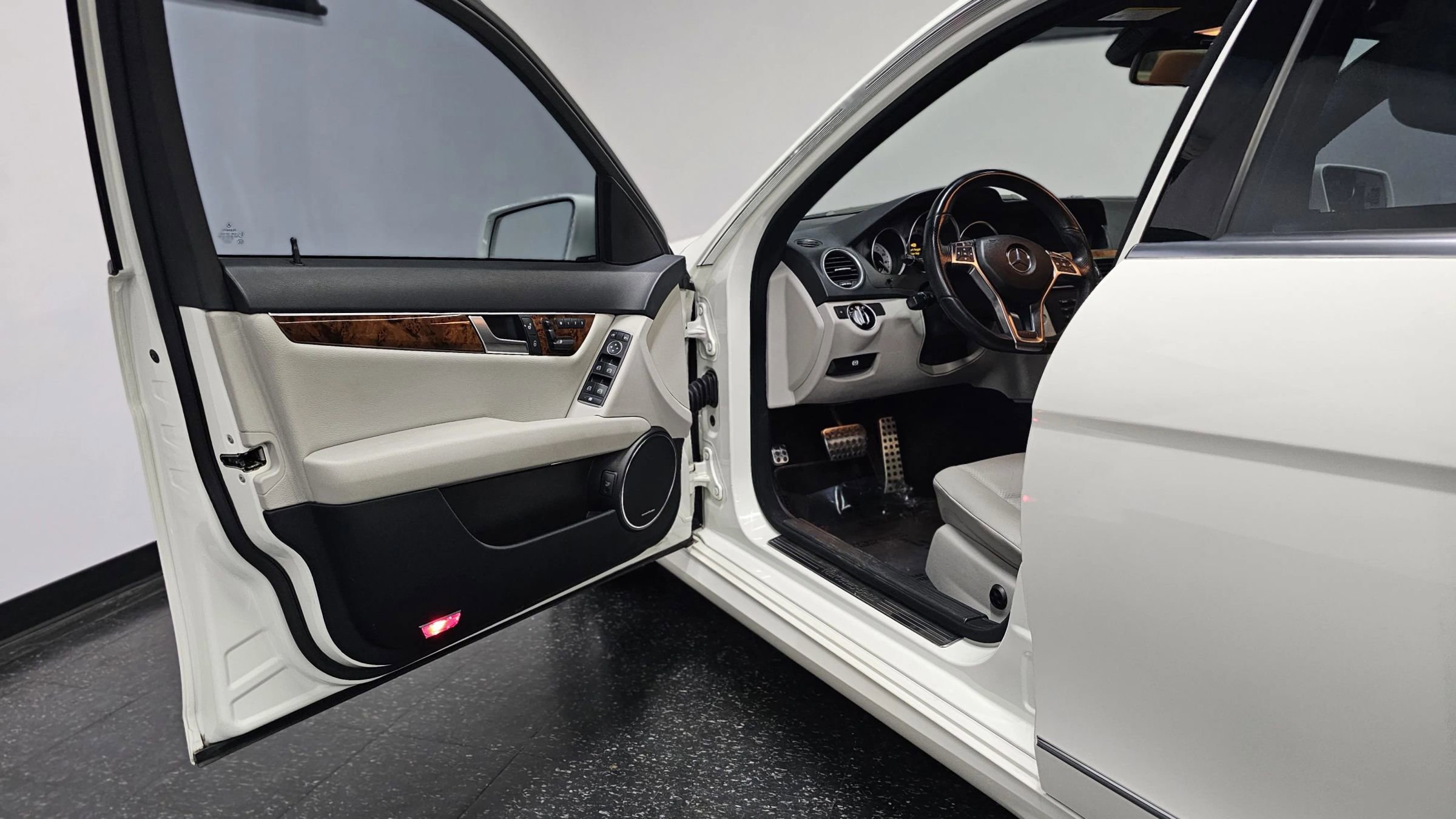 Used 2012 Mercedes-Benz C 250 Sedan image 11