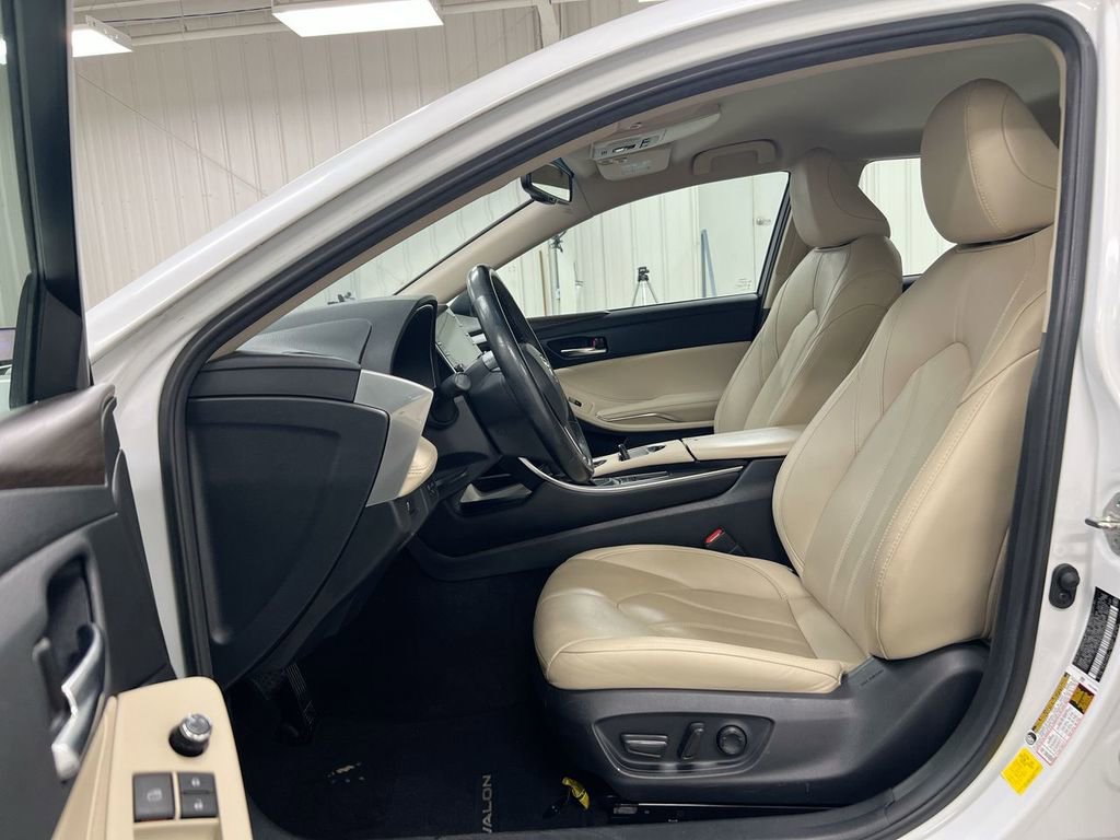 Used 2020 Toyota Avalon XLE w/ Carpet Mat Package FWD image 19