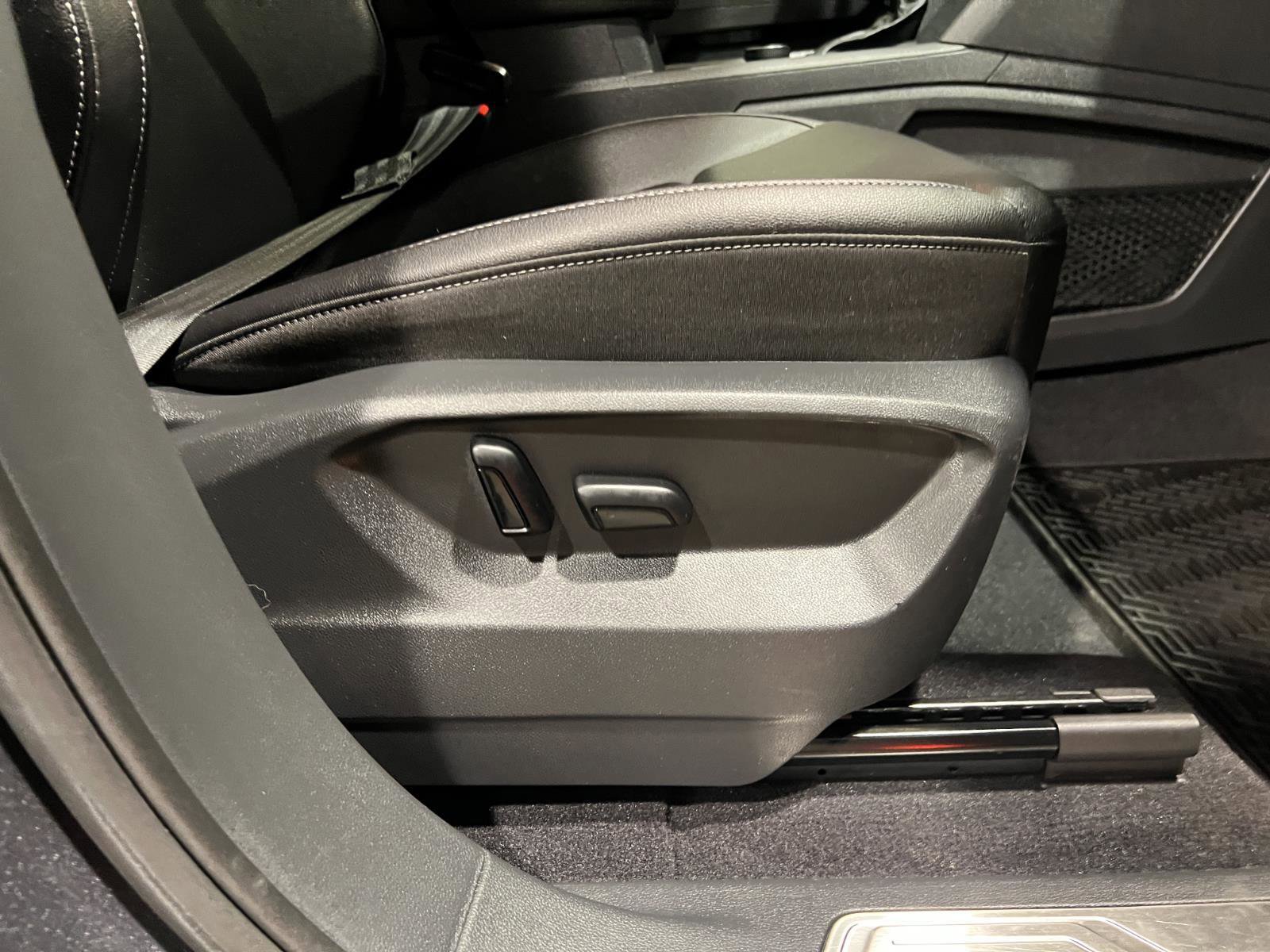 Used 2018 Volkswagen Atlas SEL w/ R-Line Package image 39