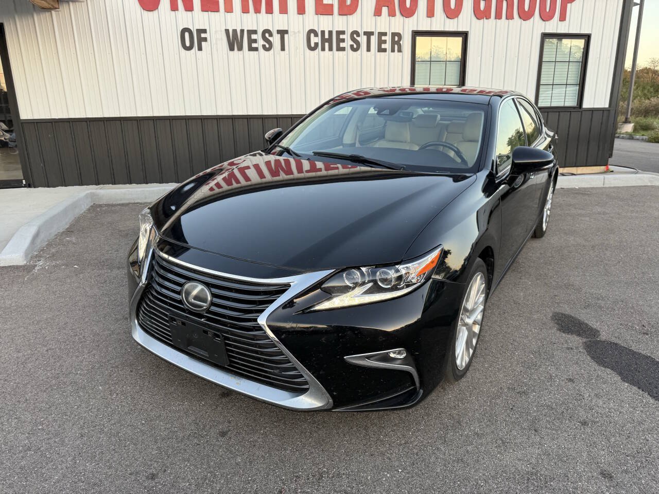 Used 2016 Lexus ES 350 w/ Luxury Package w/Wood Trim FWD image 2