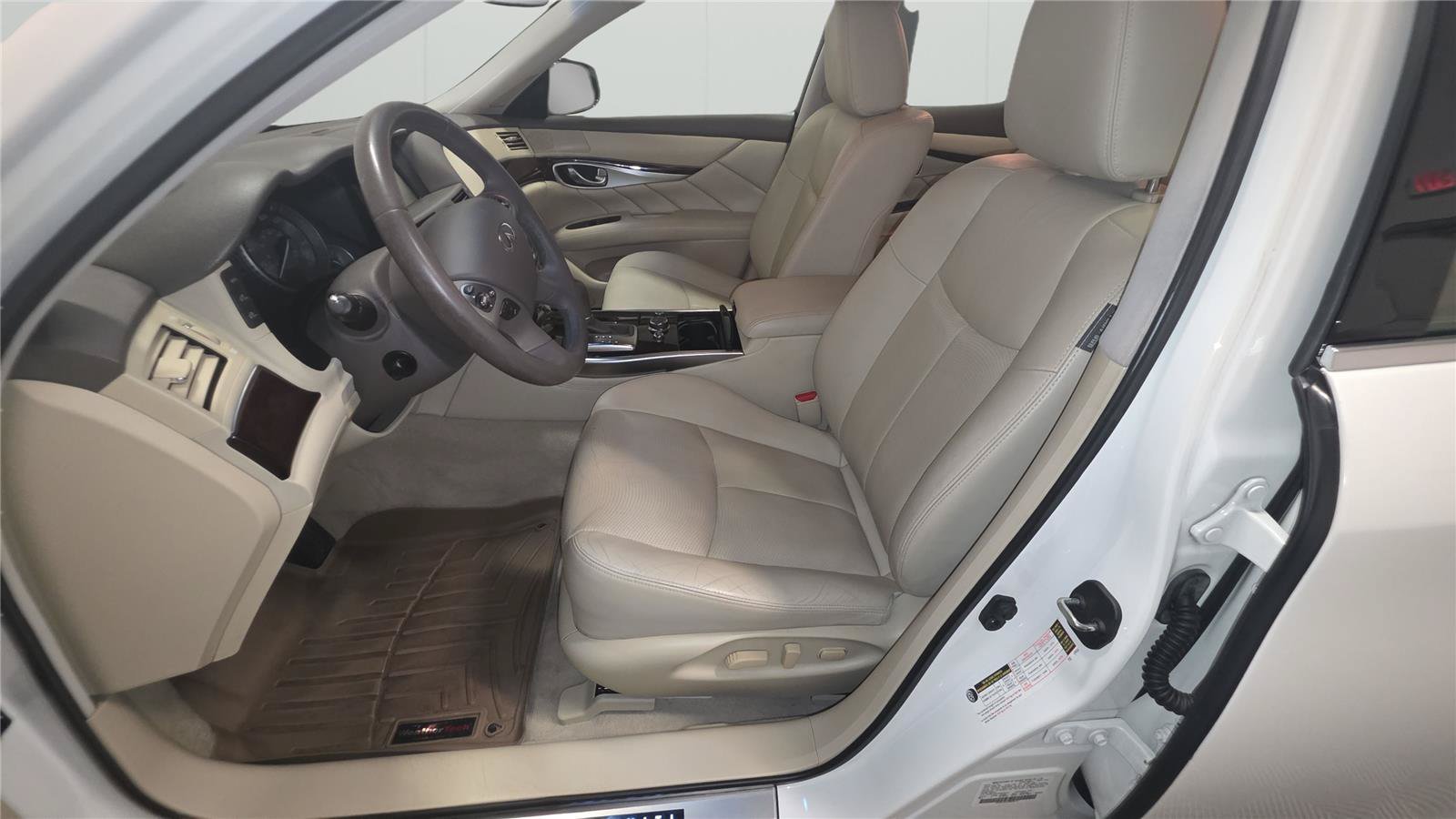 Used 2015 INFINITI Q70 3.7 w/ Technology Package RWD image 10