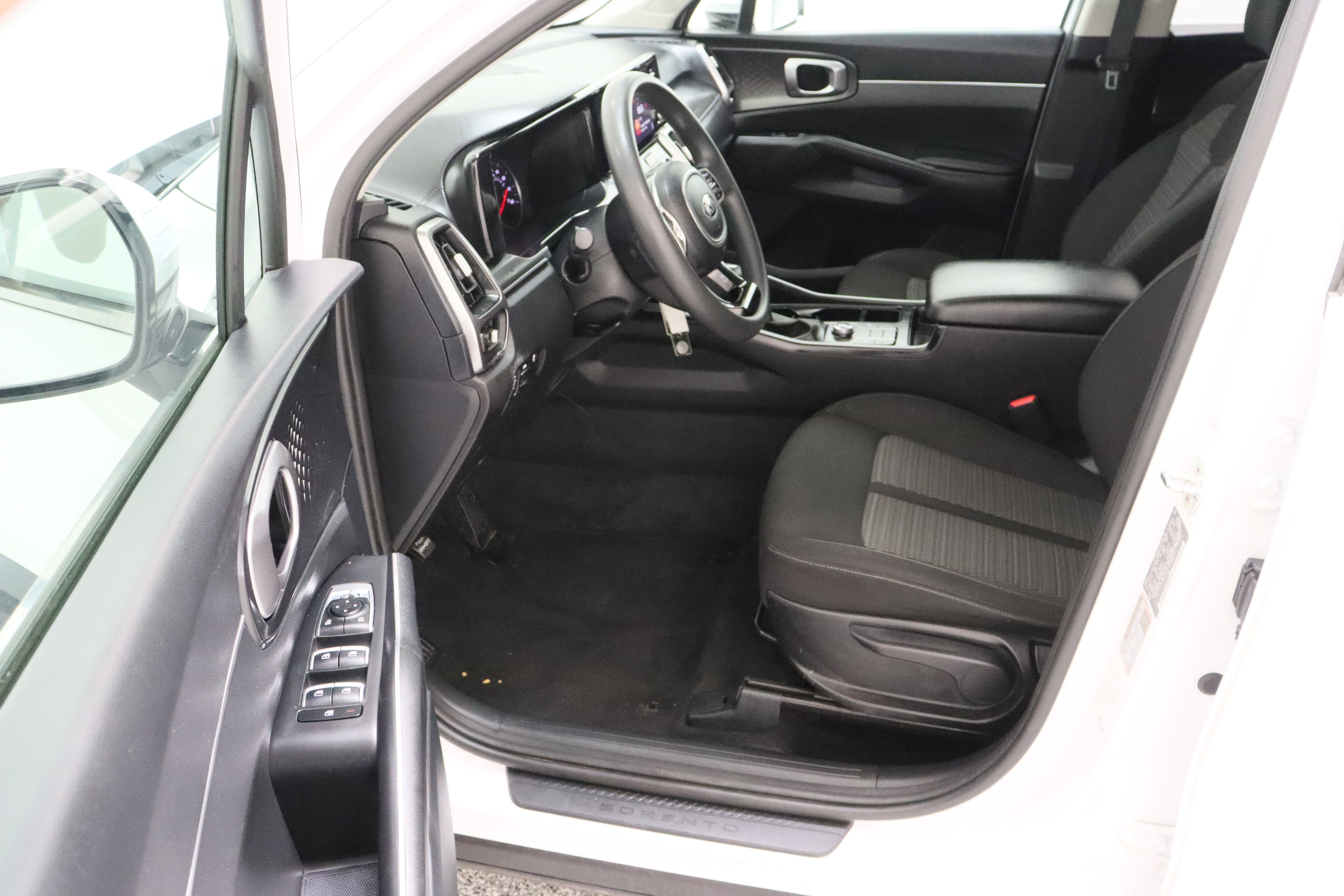 Used 2021 Kia Sorento LX FWD image 14
