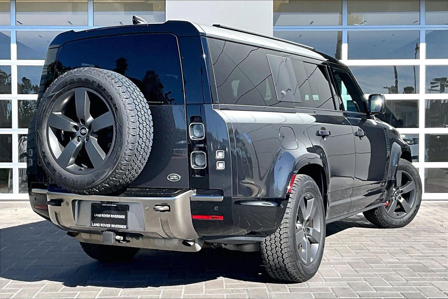 Used 2023 Land Rover Defender 130 X image 13