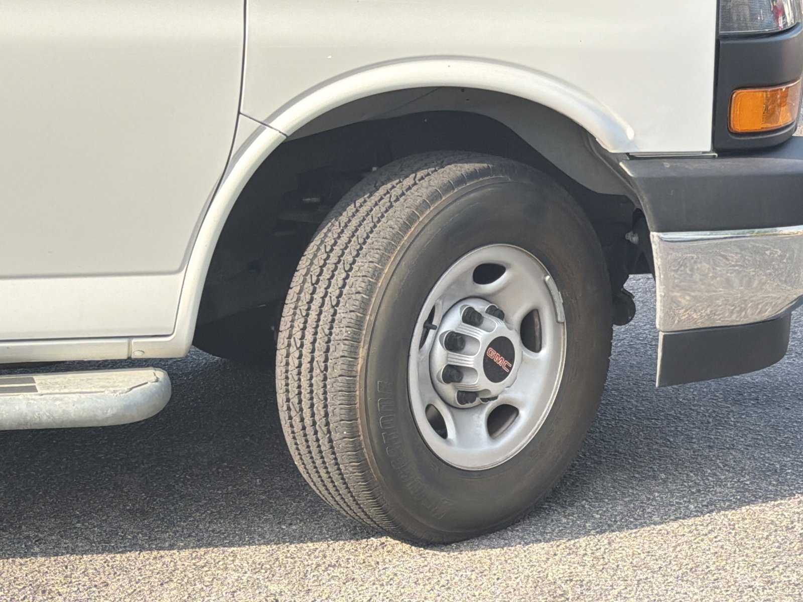 Used 2024 GMC Savana 2500 w/ Driver Convenience Package RWD image 5