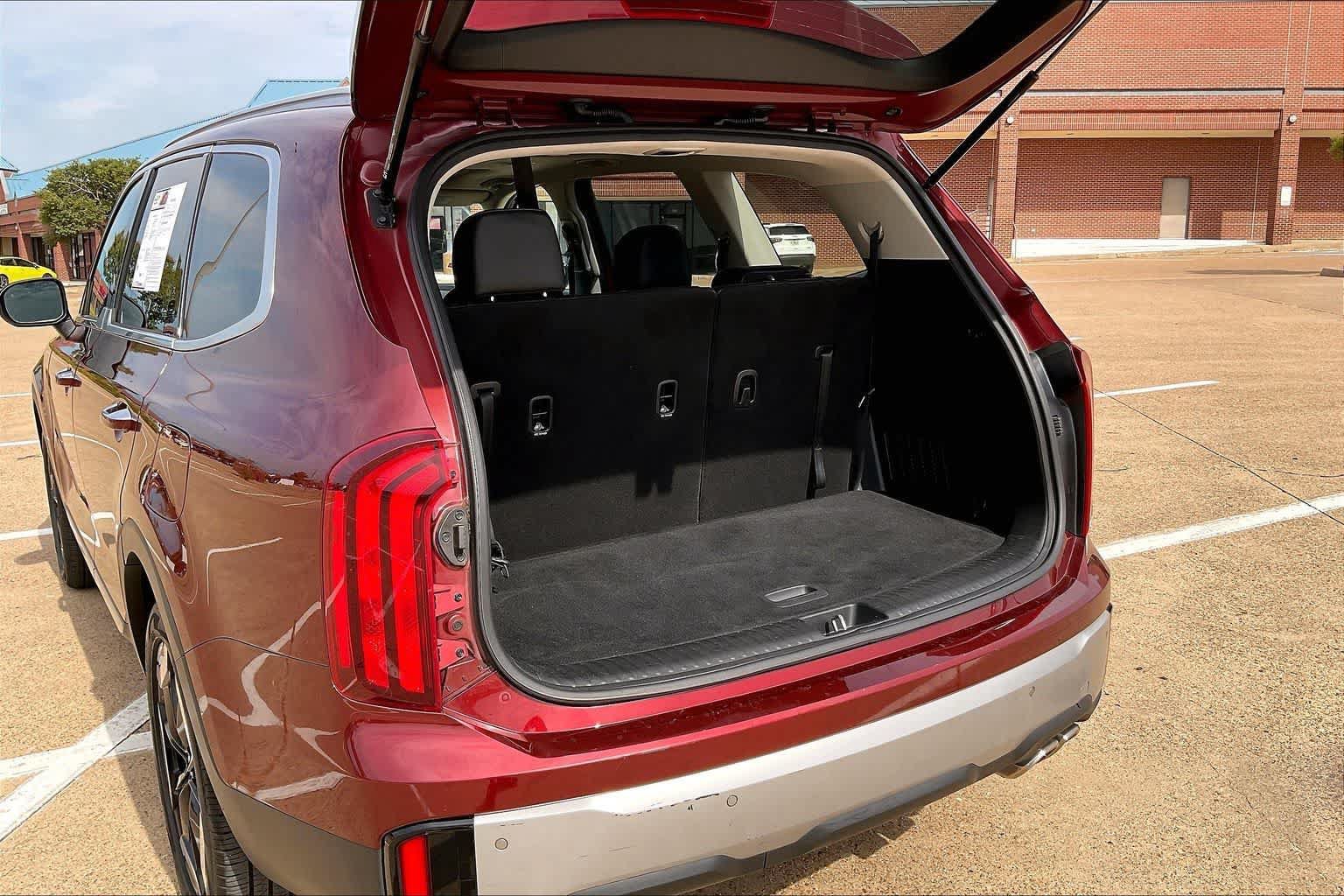 Certified 2023 Kia Telluride S w/ S Sunroof Package AWD/4WD image 17