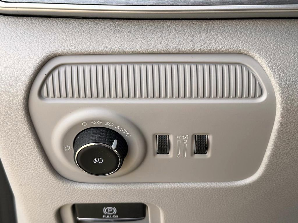 Certified 2025 Jeep Wagoneer 4WD image 19