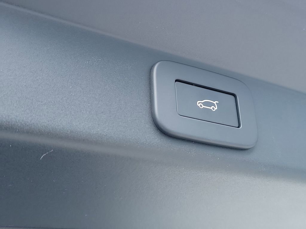 Used 2025 Land Rover Range Rover Sport SE AWD/4WD image 12