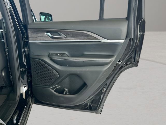 Used 2024 Jeep Grand Cherokee Limited image 30